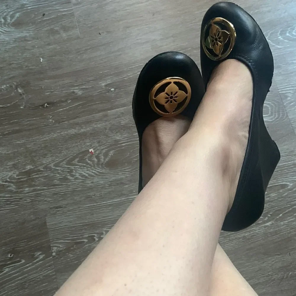 Bcbg generation black wedge heels size 8 1/2 GUC ❤️